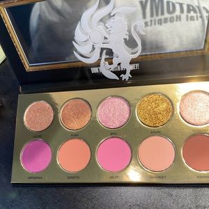 Uoma Beauty Royal Heir-itage Color palette